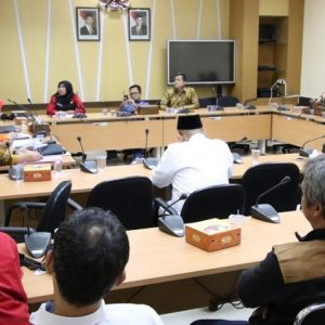 Dewan Minta Reklame tak Berizin Segera Dibongkar