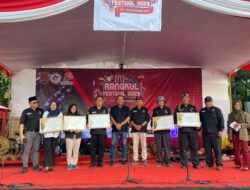 Suharsono Terima Penghargaan “Tokoh Penggerak UMKM Terinspiratif” di Rangkul Festival 2025